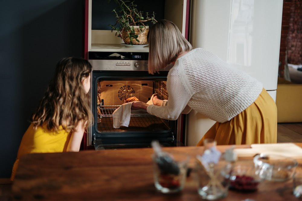 how to clean an oven