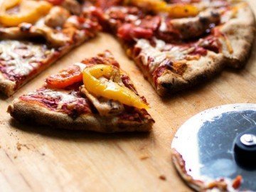 Hey Pizzaholics, These Strange Pizzas Are Actually Popular