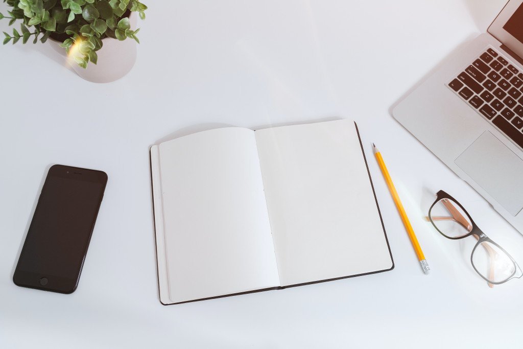 What Do You Need To Set Up Your Own Designer’s Desk?